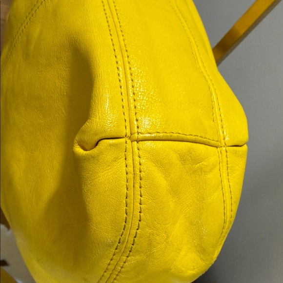 Coach Soft Pebble Golden Yellow Leather shoulder/Crossbo Gold hardware, hang tag - Picture 9 of 14